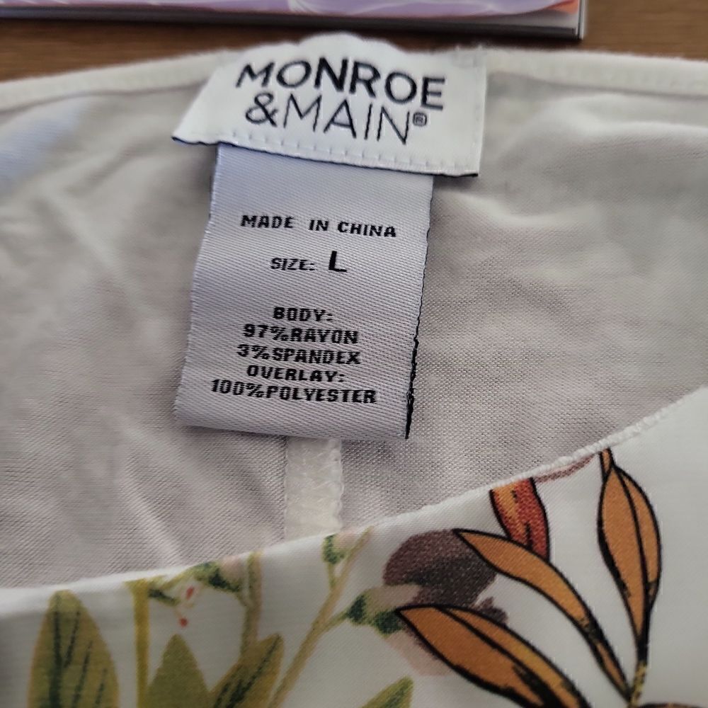 Monroe & Main beautiful pullover top - Picture 6 of 6